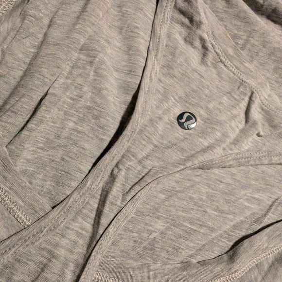 Lululemon Gray Sleeveless Women's Top - Picture 3 of 3